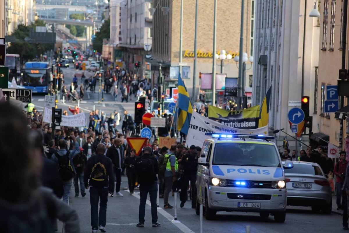 BILDER: ”Ensamkommande” tågade genom Stockholm