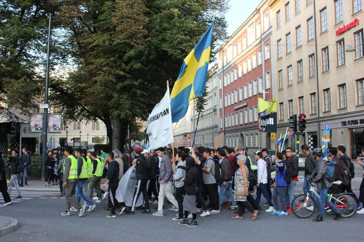 Afghanerna fortsätter protestera – lanserar bostadsförmedling för ’ensamkommande’