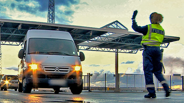 Kritik mot regeringens bluff om mer pengar till Tullverket i kampen mot gränsöverskridande brottslighet