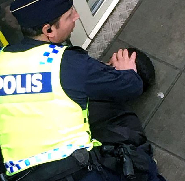 ’Ensamkommande’ som knivhögg polis åtalas för fler våldsbrott