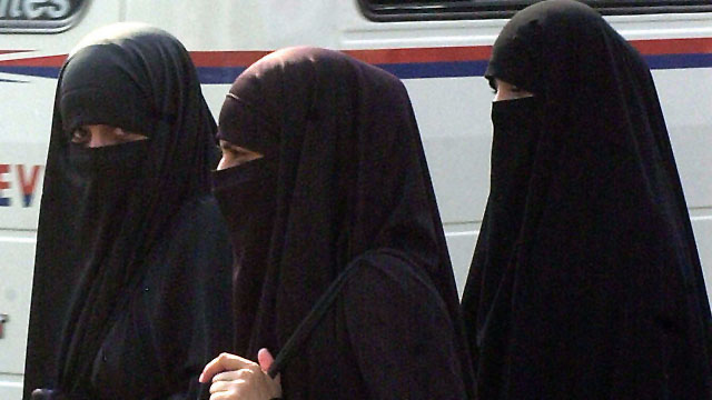 Överväldigande stöd i Kanada för förbud mot religiöst heltäckta ansikten