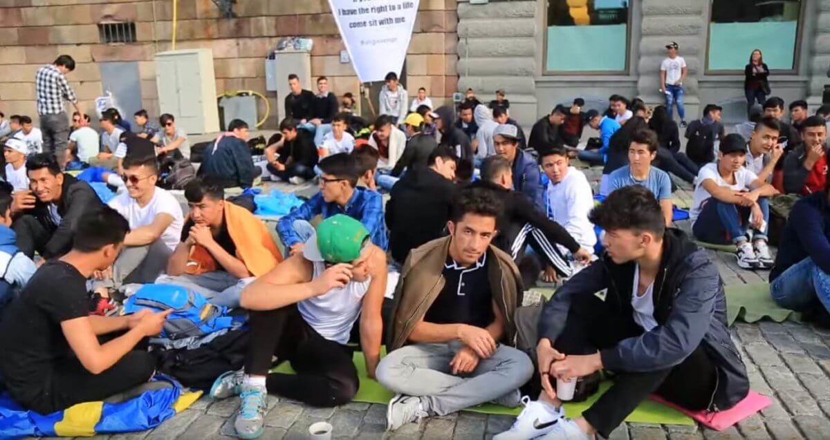 Afghanerna avvecklar sittstrejken – ska istället ”fortsätta över hela landet”