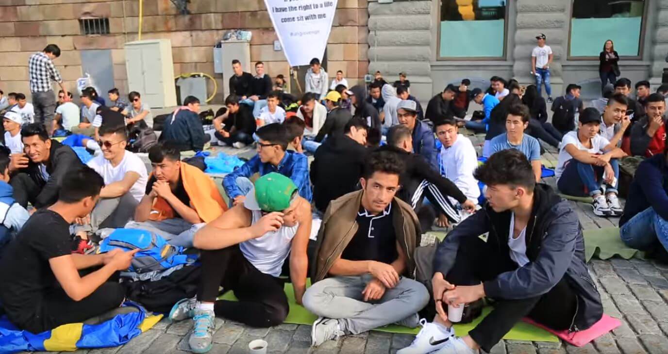 Afghanerna avvecklar sittstrejken – ska istället ”fortsätta över hela landet”