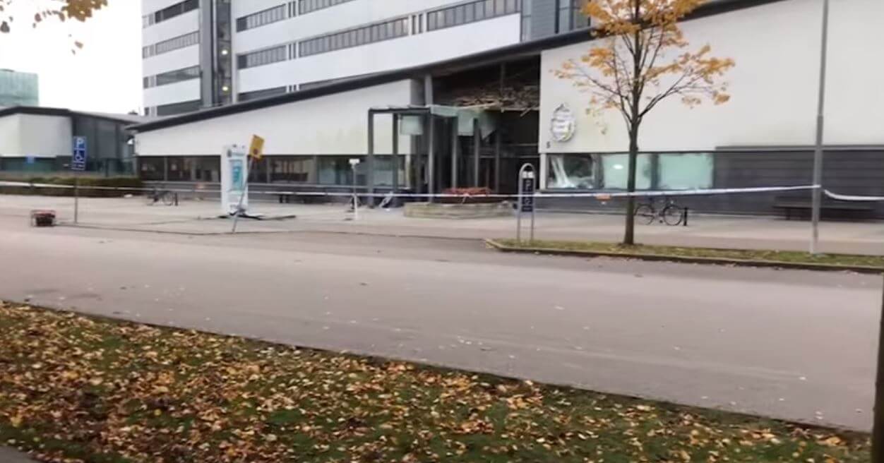 Sprängattentat mot polishus