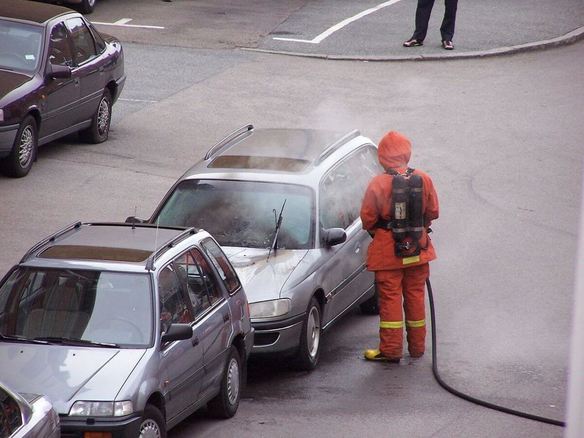 Bilbränderna: Många fall är försäkringsbedrägerier