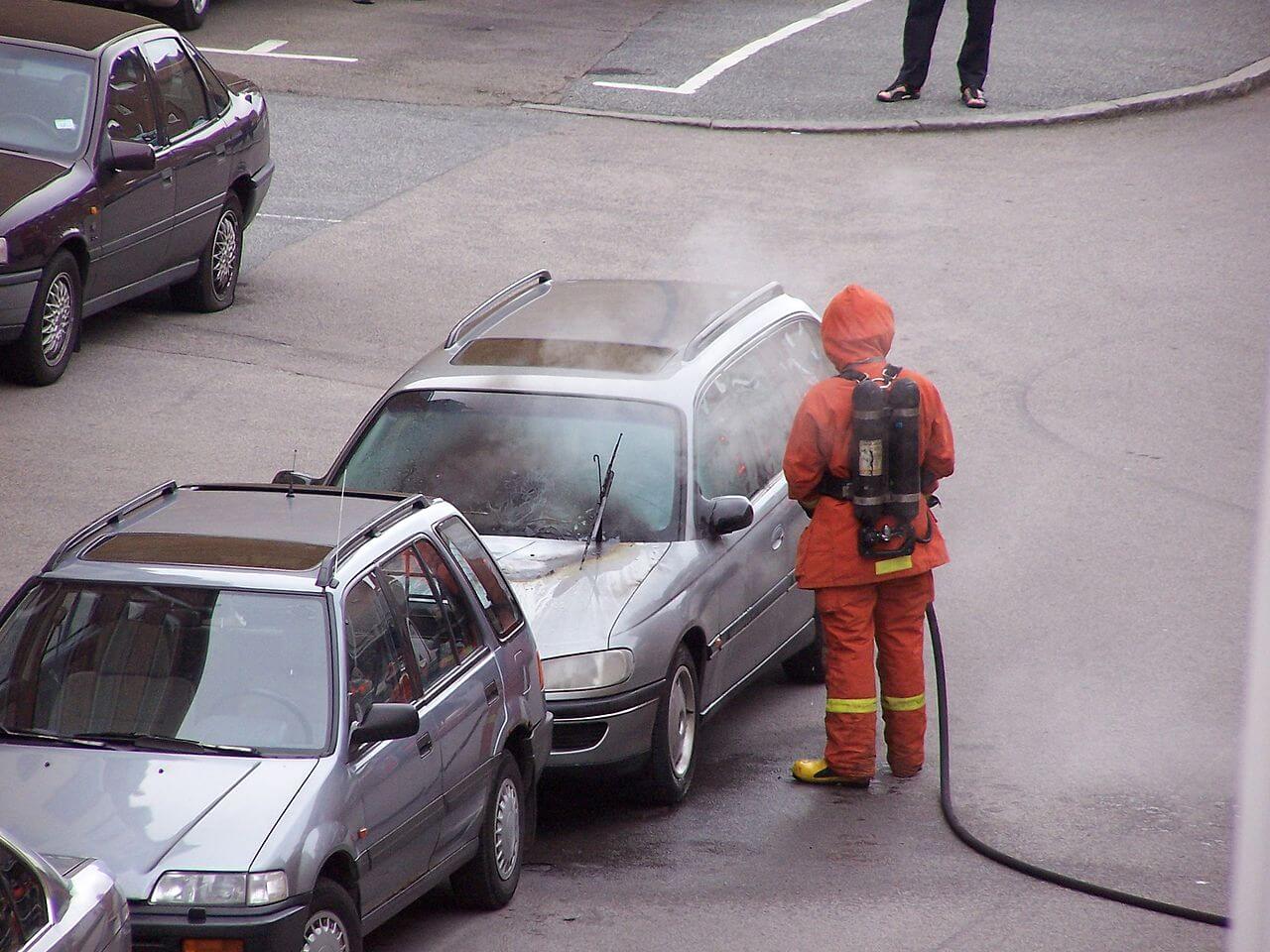 Bilbränderna: Många fall är försäkringsbedrägerier
