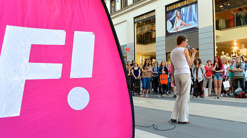 FI-budget: Höjda skatter, nedskärningar på försvaret och öppna gränser