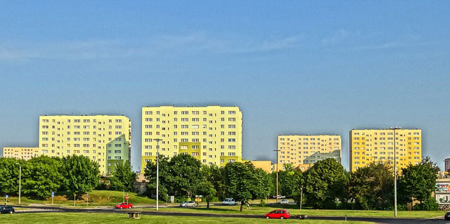 Utsatta svenskar trängs undan när nyanlända ges förtur till bostäder