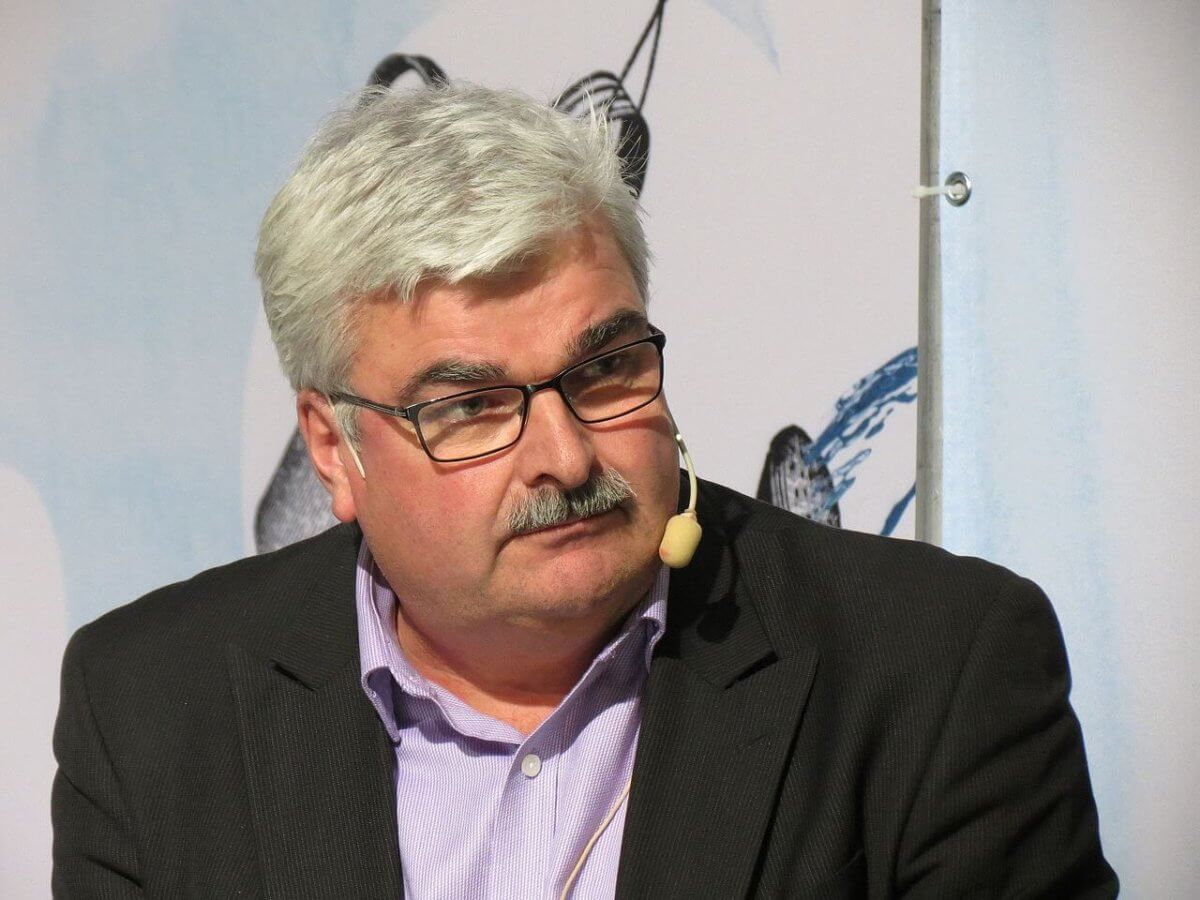 Håkan Juholt: Sverige på väg att avveckla demokratin