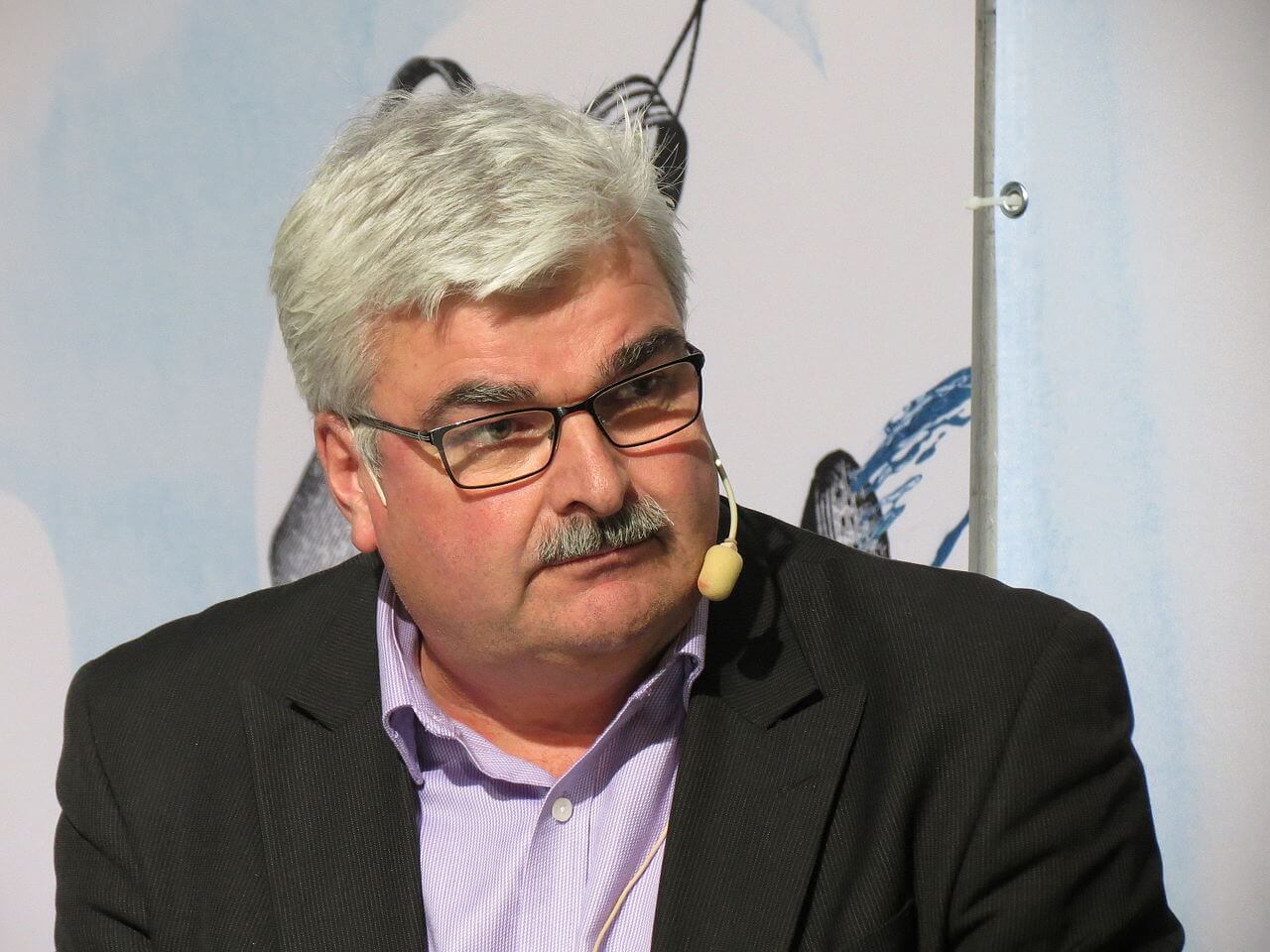 Håkan Juholt: Sverige på väg att avveckla demokratin