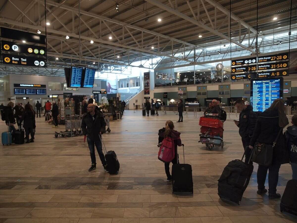 Man gripen på Landvetter med sprängämne