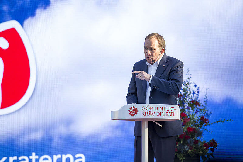 Löfven kritiserar Juholt för uttalande om Sverige som framtida diktatur