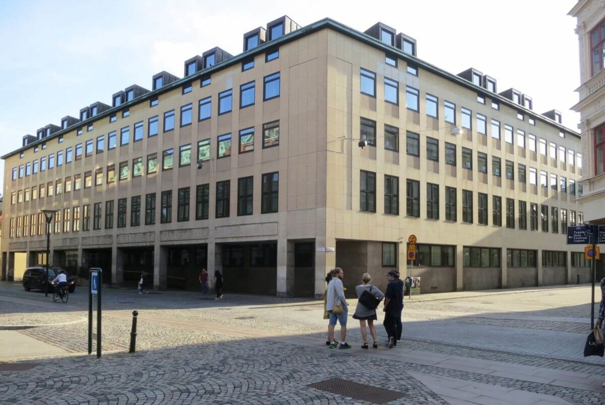 Bröder döms för gruppvåldtäkter till fängelse och utvisning