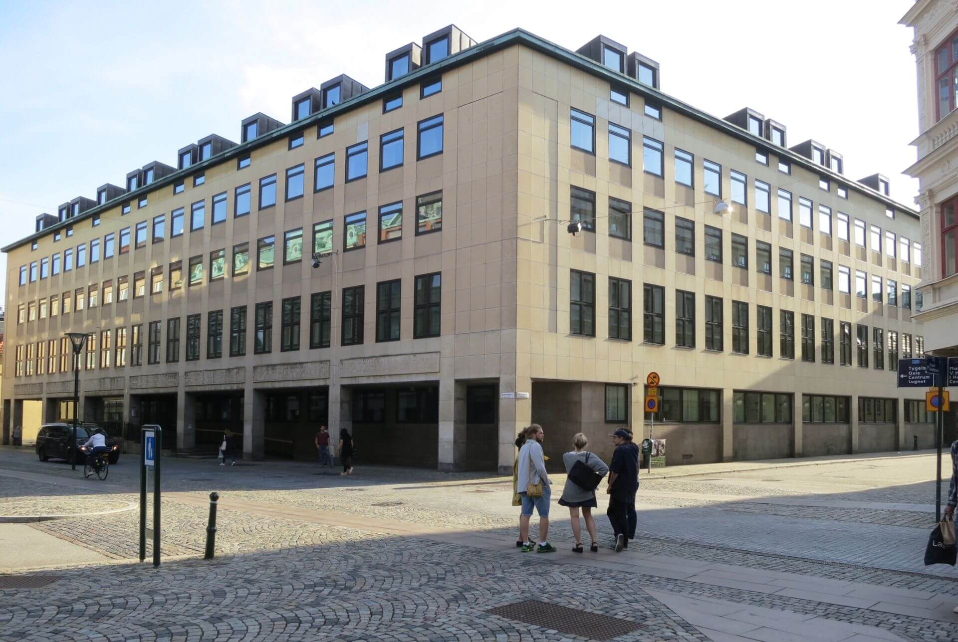 Bröder döms för gruppvåldtäkter till fängelse och utvisning