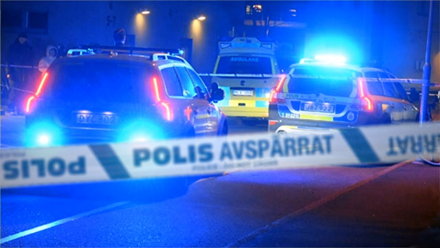 Skottlossning söder om Stockholm – en person död