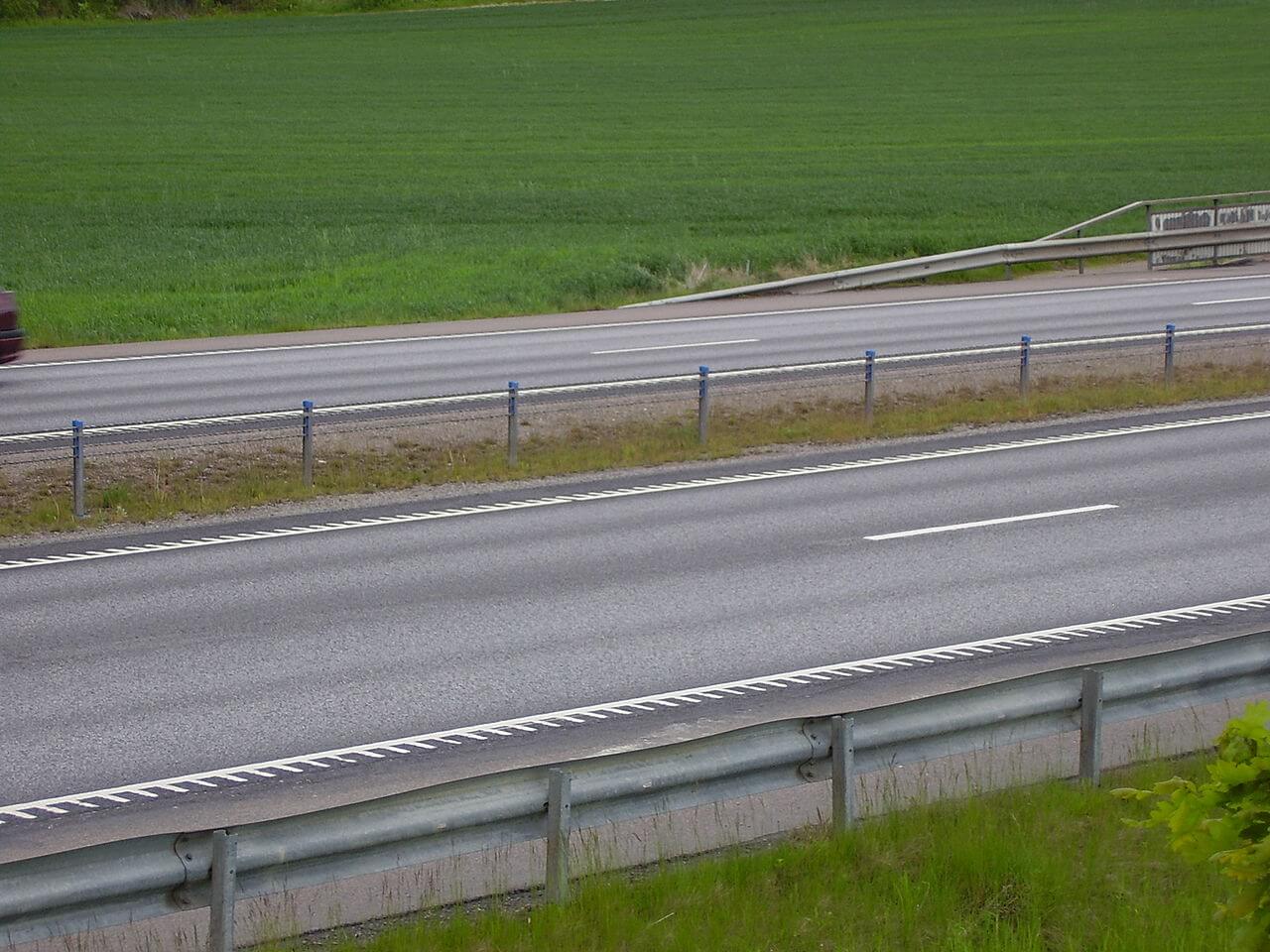Nät ska förhindra stenkastning på bilar på Norrleden