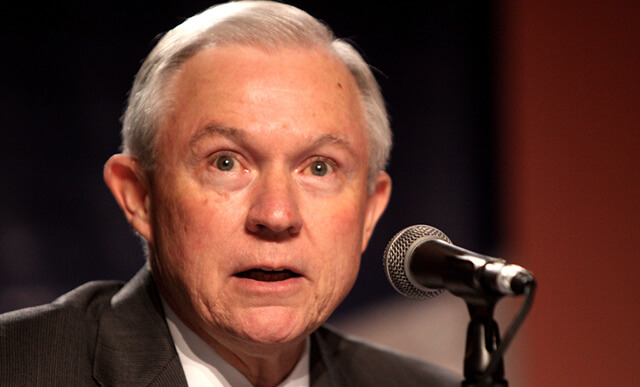 USA:s justitieminister överväger specialutredning av paret Clintons välgörenhetsorganisation