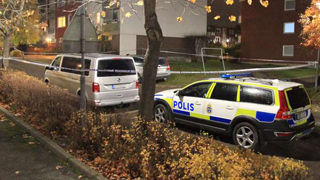 Väpnad gänguppgörelse i problemtyngt Uppsalaområde – två skadade och två anhållna