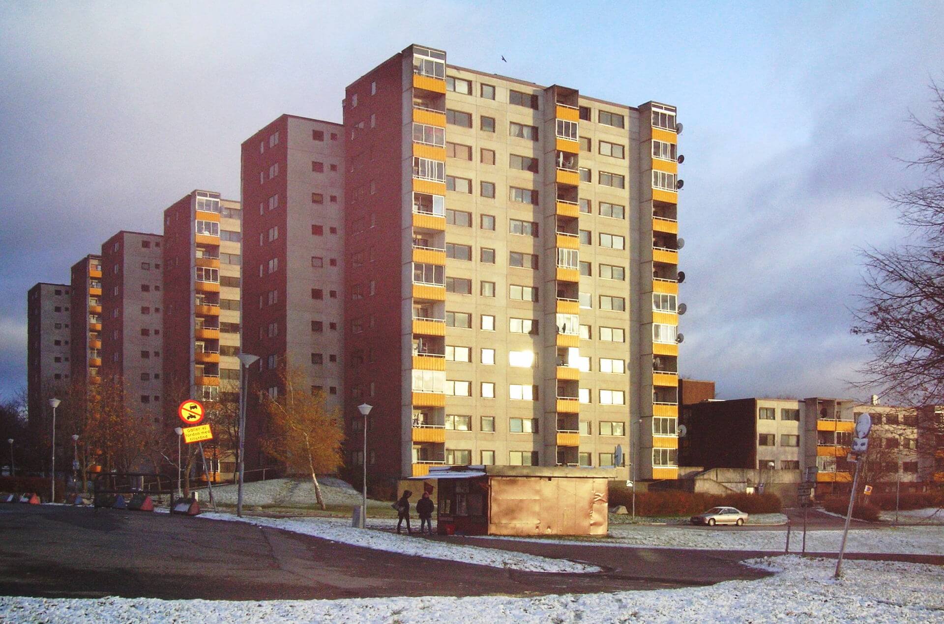 Vuxna ’ensamkommande’ får bo kvar i Botkyrka