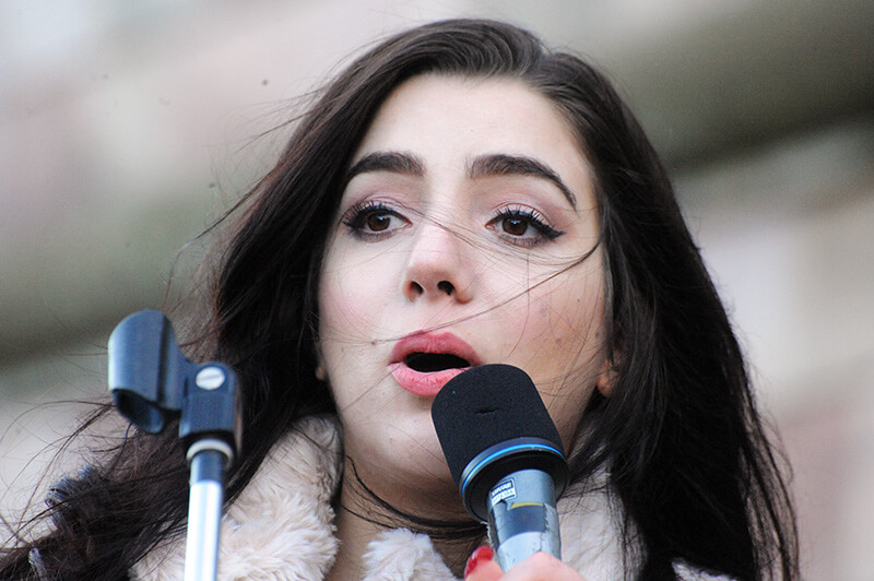 Gina Dirawi till attack mot Katerina Janouch