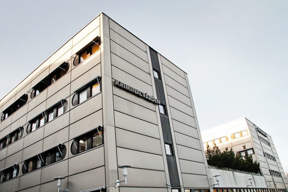 JO-kritik mot att 15-åring som sköt vaktmästare i huvudet tvingats slipa bort klotter