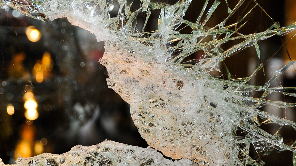 Busstrafik ställdes in efter stenkastning