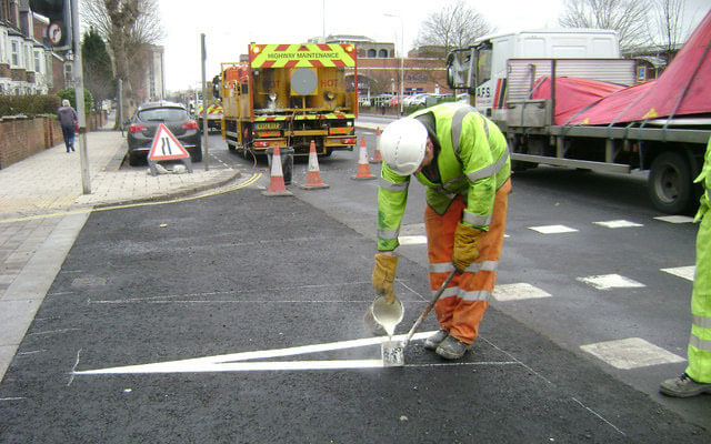 Muthärva på Trafikverket: Målning av kantlinjer på grusvägar ingick i uppdraget