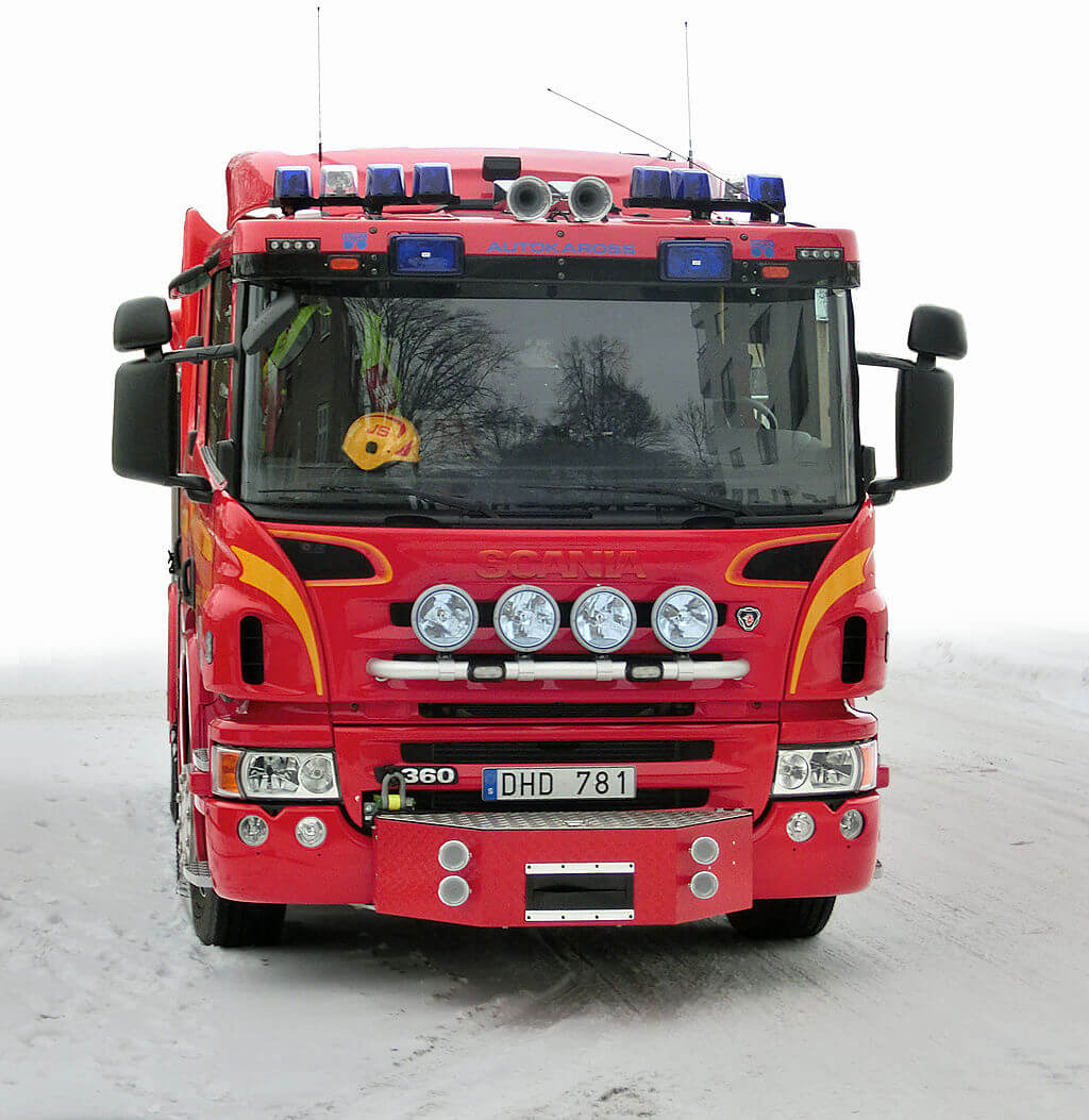 Räddningstjänst attackerad med fyrverkerier sju dagar i rad – får poliseskort