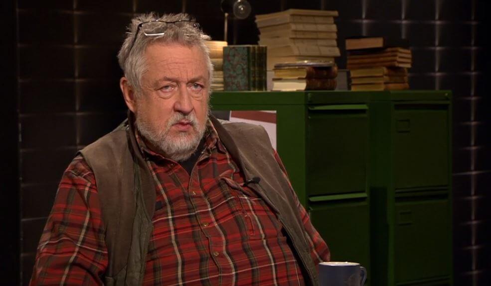 Leif GW Persson sågar Dan Eliasson jäms med fotknölarna