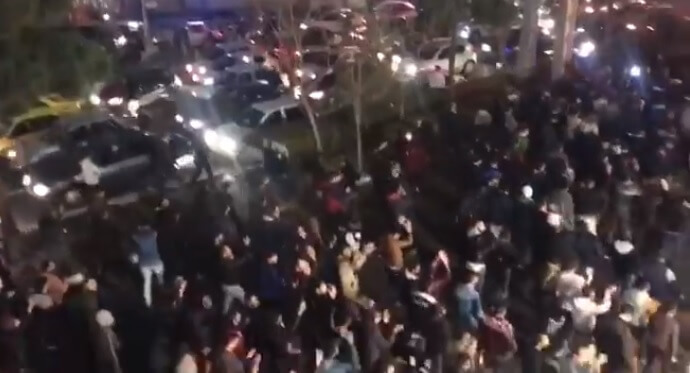 Protester mot regeringen sprider sig över Iran