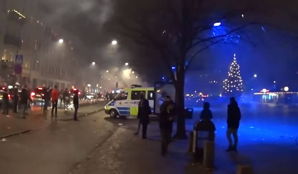 Malmöpolisen rustar inför kvällens nyårsfirande på Möllevångstorget