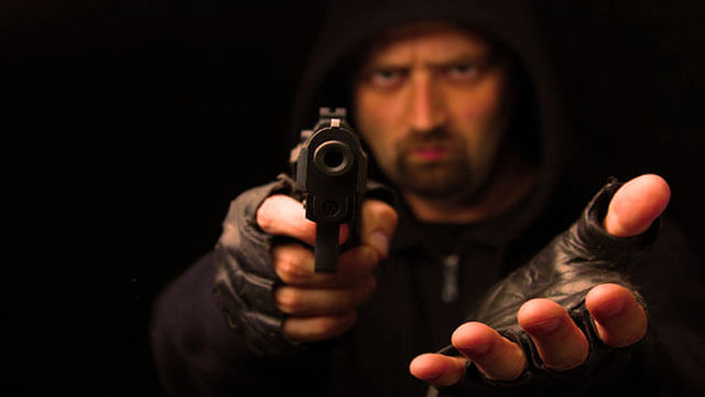 Flera personrån i Malmö på fredagskvällen – ett under pistolhot