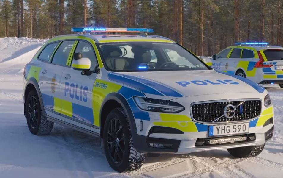 En död efter storbråk mellan två gäng