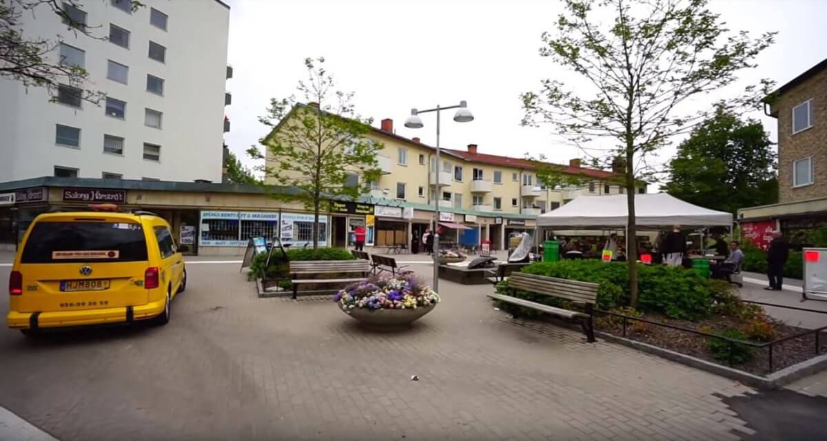 Centrum stänger i protest mot eskalerande våld