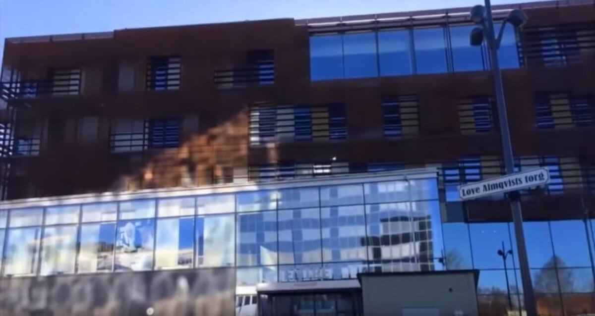 Gymnasium utrymt efter bråk mellan olika ’grupperingar’