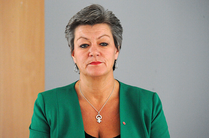 Nyanlända ska få bättre undervisning om svenska normer och värderingar