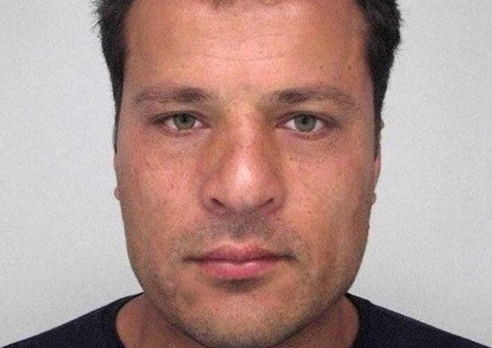 40-åring efterlyst för misstänkt mord på sin 16-åriga fru i Sverige