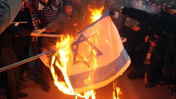 Efter antisemitiska mordbränder och dödshot – många tror att rasismen är på väg att öka