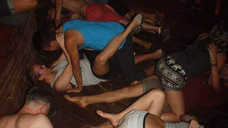 Tio västerlänningar gripna i Kambodja för ”porrdans”