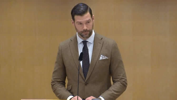 Moderaterna: ”Reinfeldt-nivå på invandring är normalt”