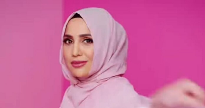 Slöjbeklädd kvinna i reklam för hårvårdsserie väcker reaktioner