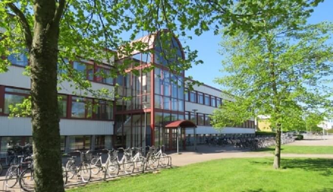 Skola ger efter för religiösa särkrav – köper in burkinis