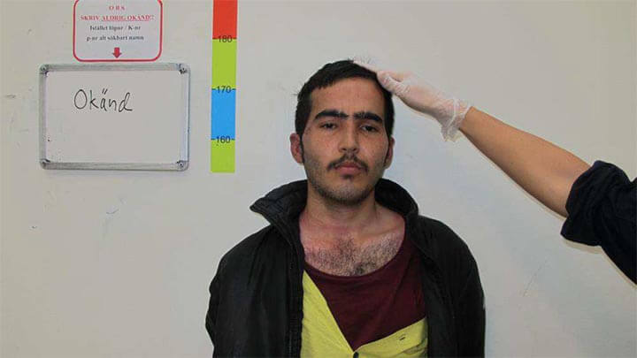 Fem års fängelse och utvisning för ’ensamkommande’ som knivhögg polisman