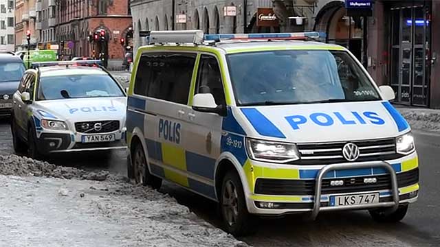 Skottlossning i lägenhet på Östermalm i Stockholm – en person förd till sjukhus