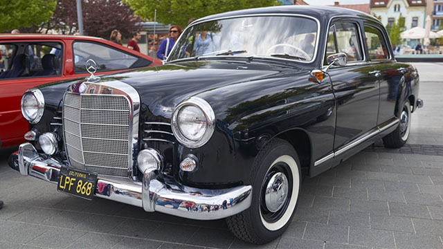 Turkmenistans president förbjuder svarta bilar