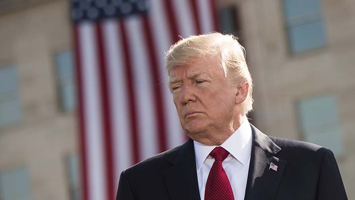 Donald Trump kommenterar internetjättarnas censurering av konservativa röster