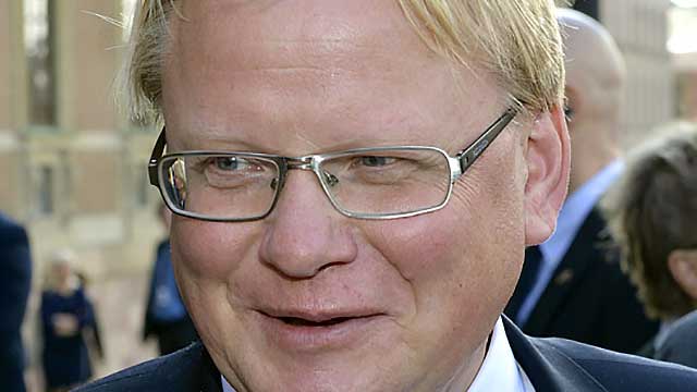 Försvarsministern pekar ut Samhällsnytts medarbetare som ett nationellt hot