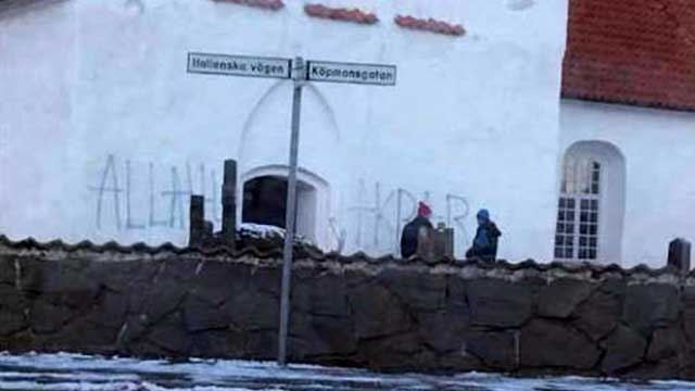 Kyrka i Båstad vandaliserad med islamistiskt klotter