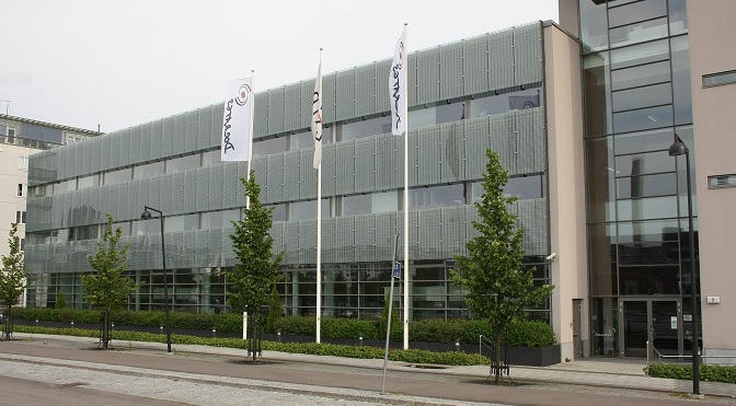 Svenskar flyr långa vårdköer och söker privatvård i Finland