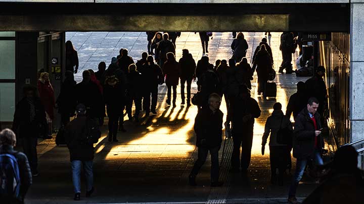 Utredare föreslår statliga ankomst- och avresecenter